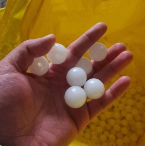 Bola nilon bentuk bulat plastik dengan saiz dan warna yang disesuaikan dengan lubang